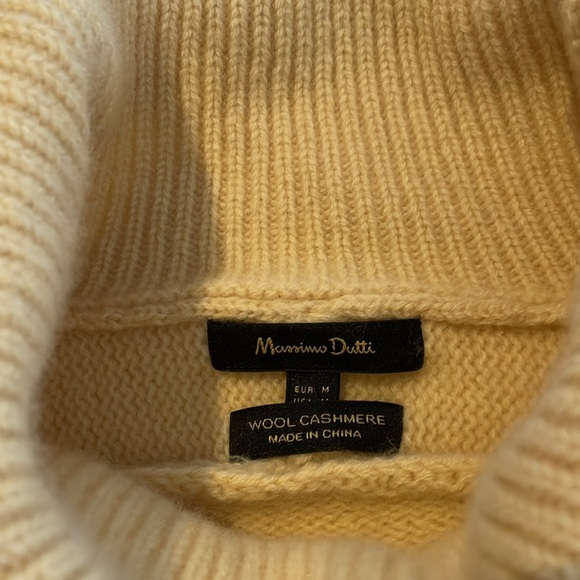 Massimo Dutti Wool/ Cashmere size M
Rollneck Raglan Sweater lovely yellow - Picture 2 of 7
